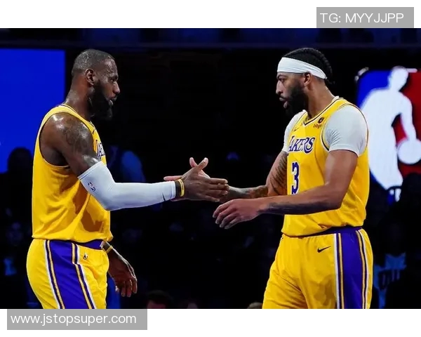 湖人对阵掘金精彩直播回顾与赛后分析全程跟踪报道