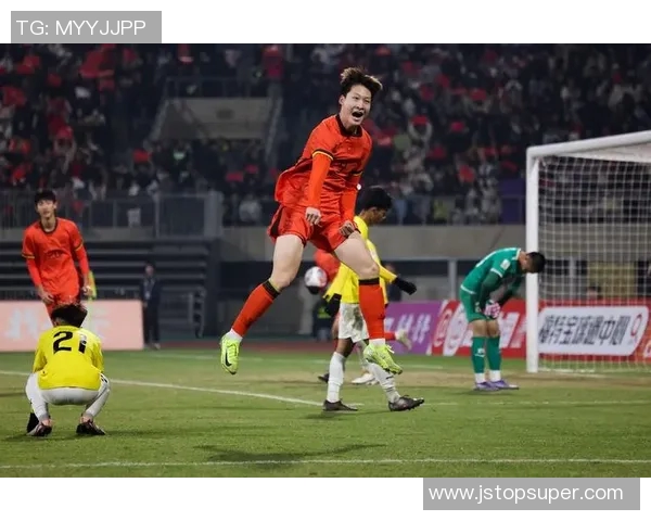 中国足球队迎战文莱队力争胜利展现实力与风采